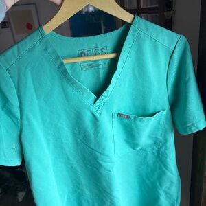 FIGS surgical green M scrub top
